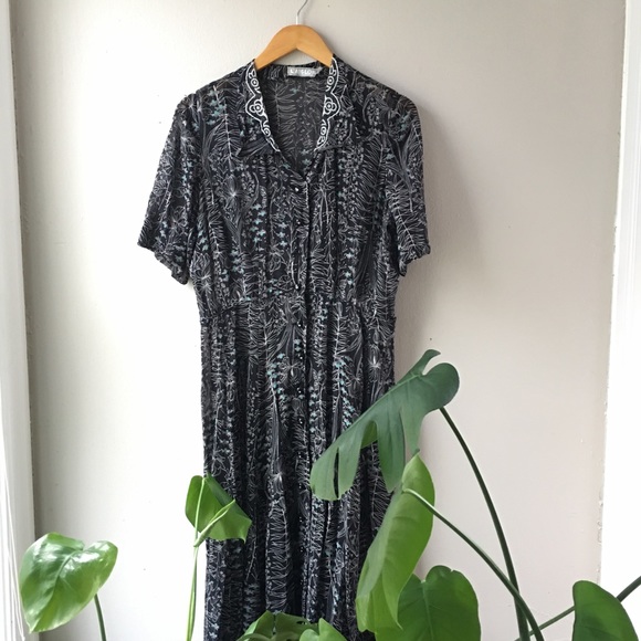 Vintage Sheer Embroidered Dress with Belt. Size 8/10 - Picture 4 of 8